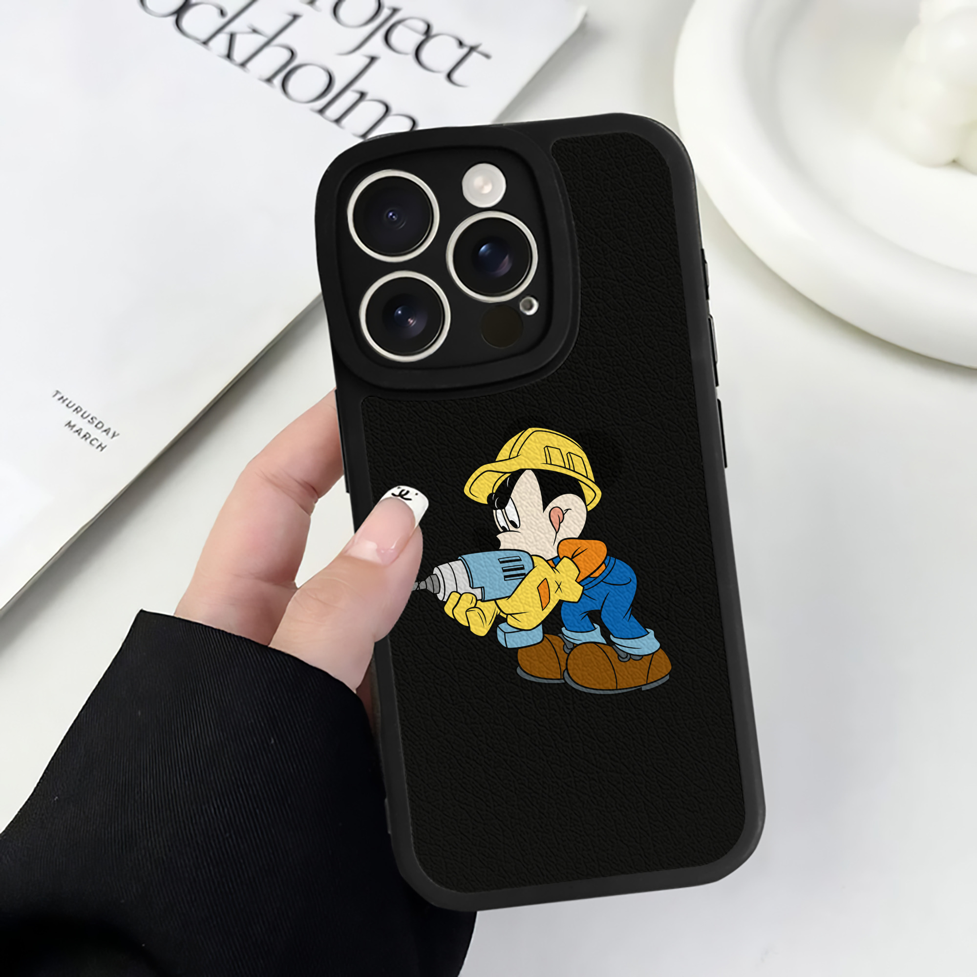 （画像用） ミッキーマウス Mickey Mouse 【iPhone 16シリーズ対応】シリコンスマホケース（レザー調） 材質：シリコン
